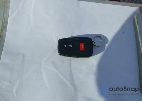 2017 Toyota Prius Three Touring z USA, uszkodzony, nr VIN JTDKARFU8H3038221